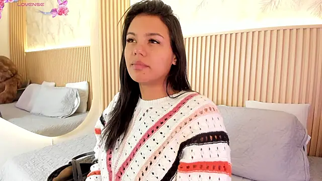 Snapshot of Liss-Reyes chatting on 06.19.26 Liss-Reyes online show from 06.19.26