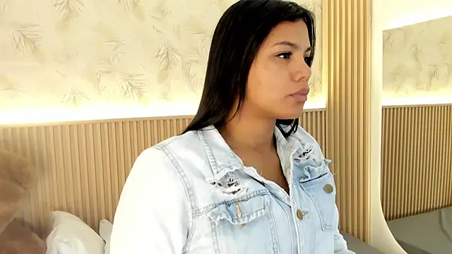 Snapshot of Liss-Reyes chatting on 07.17.26 Liss-Reyes online show from 07.17.26