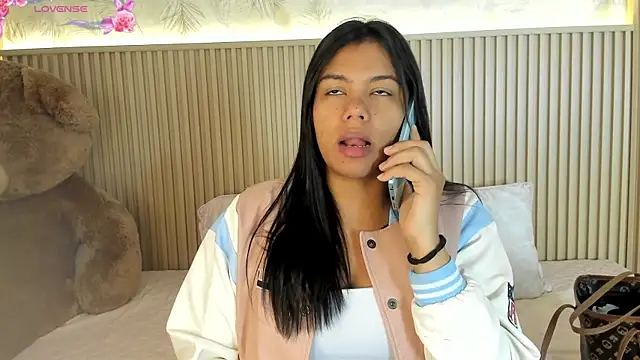 Snapshot of Liss-Reyes chatting on 07.20.26 Liss-Reyes online show from 07.20.26