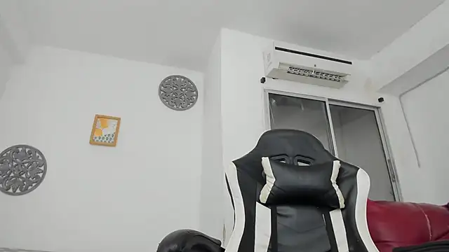 Jax Maliq online show from 10.05.25