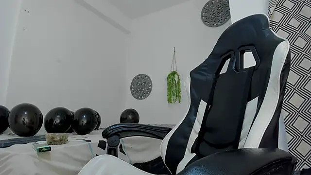 Jax Maliq online show from 10.16.25