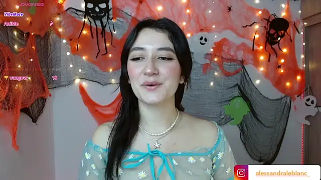 Snapshot of AlessandraLB chatting on 09.29.25 AlessandraLB online show from 09.29.25