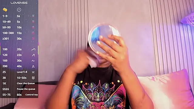 Snapshot of MissMahala_ chatting on 11.26.25 MissMahala online show from 11.26.25