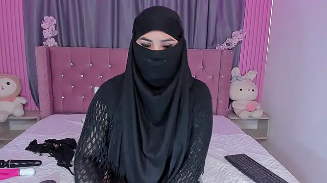 Nayla-Mouna online show from 11.20.25