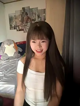 Snapshot of SarahBeii chatting on 10.19.25 SarahBeii online show from 10.19.25