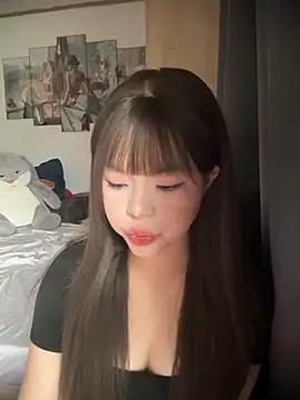 Snapshot of SarahBeii chatting on 10.21.25 SarahBeii online show from 10.21.25