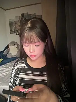 Snapshot of SarahBeii chatting on 10.26.25 SarahBeii online show from 10.26.25