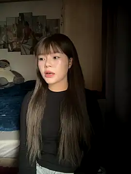 Snapshot of SarahBeii chatting on 11.16.25 SarahBeii online show from 11.16.25