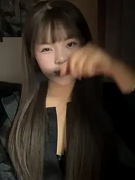 Snapshot of SarahBeii chatting on 11.17.25 SarahBeii online show from 11.17.25