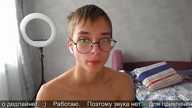 Snapshot of glasses_cat chatting on 11.13.25 glasses cat online show from 11.13.25