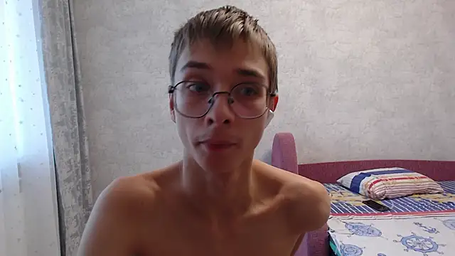 Snapshot of glasses_cat chatting on 11.15.25 glasses cat online show from 11.15.25