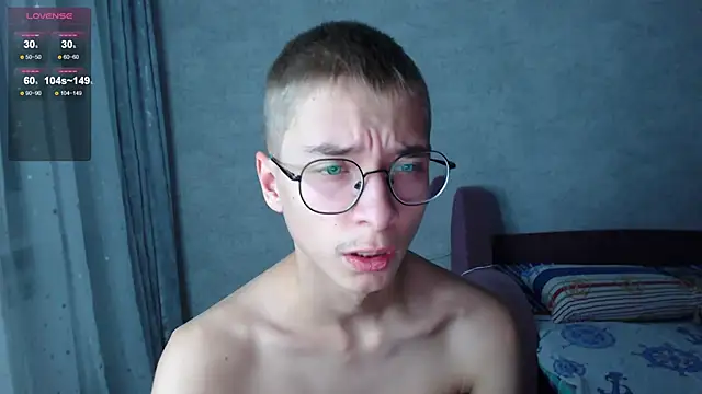 Snapshot of glasses_cat chatting on 11.18.25 glasses cat online show from 11.18.25