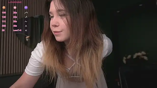 Snapshot of Lina_Glow chatting on 06.05.26 Lina Glow online show from 06.05.26