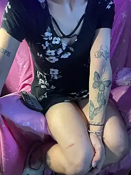 Snapshot of d3luluxx chatting on 11.05.25 d3luluxx online show from 11.05.25