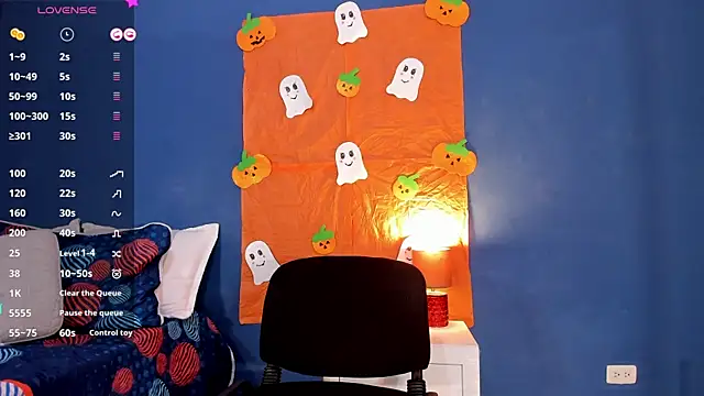 Snapshot of Grettel_w chatting on 10.30.25 Grettel w online show from 10.30.25