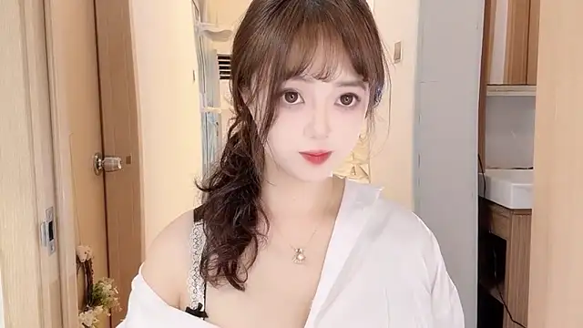 Snapshot of DDDDDoremi chatting on 10.30.25 DDDDDoremi online show from 10.30.25