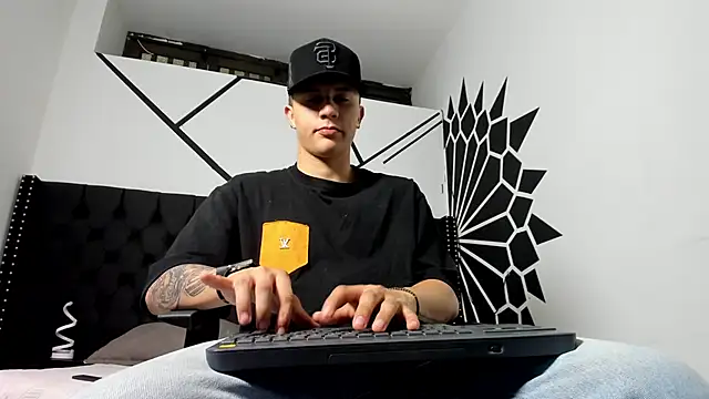 liaamsmiith  online show from 09.12.25