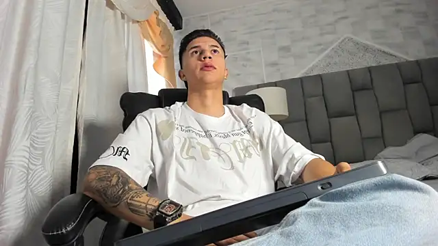 liaamsmiith  online show from 10.11.25