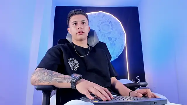 liaamsmiith  online show from 11.09.25