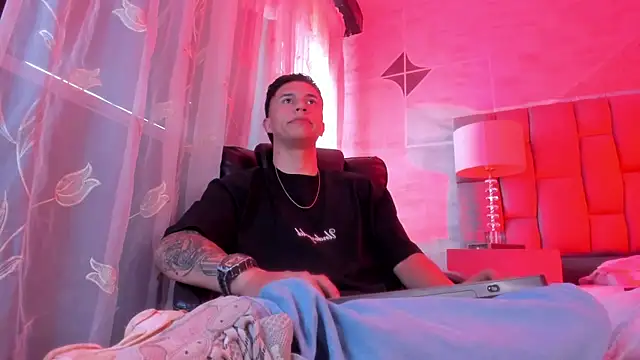 Snapshot of liaamsmiith_ chatting on 03.01.26 liaamsmiith online show from 03.01.26