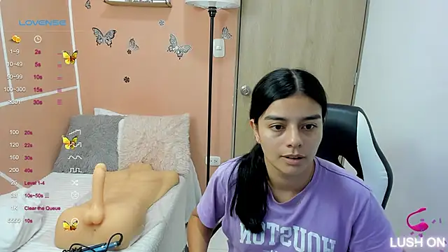 Snapshot of valerihouse chatting on 12.31.24 valerihouse online show from 12.31.24