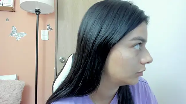 Snapshot of valerihouse chatting on 02.15.25 valerihouse online show from 02.15.25