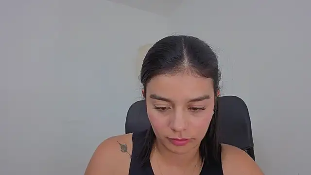 Snapshot of valerihouse chatting on 10.26.25 valerihouse online show from 10.26.25