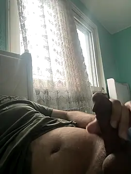 Snapshot of sil3ah chatting on 12.20.25 sil3ah online show from 12.20.25