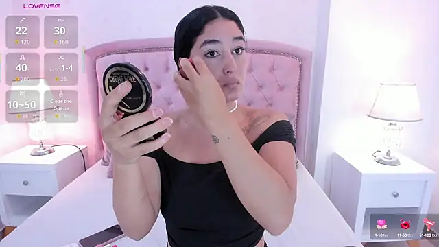 Snapshot of Scarlett_12 chatting on 09.22.25 Scarlett 12 online show from 09.22.25