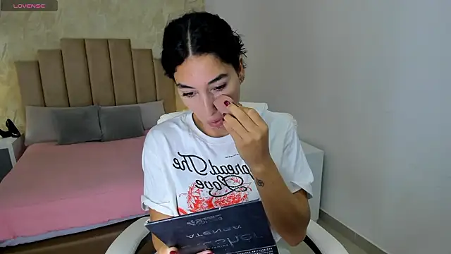 Snapshot of Scarlett_12 chatting on 02.26.26 Scarlett 12 online show from 02.26.26