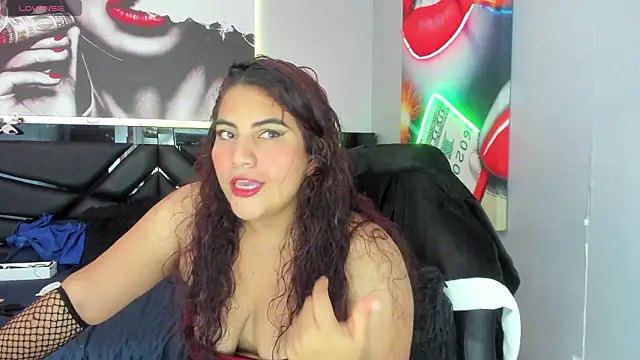 Snapshot of Sara_Bdsm_ chatting on 02.25.26 Sara Bdsm online show from 02.25.26