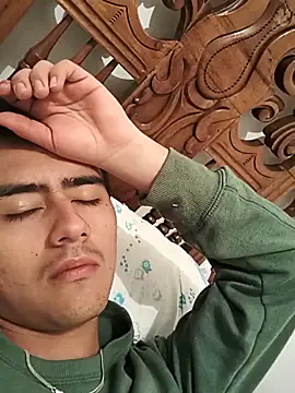 Snapshot of -mrpaul chatting on 10.01.25 -mrpaul online show from 10.01.25