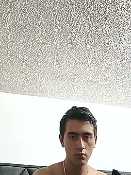 Snapshot of -mrpaul chatting on 10.11.25 -mrpaul online show from 10.11.25