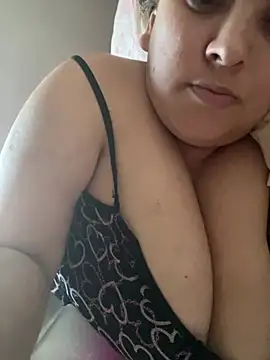 Snapshot of bruna438 chatting on 02.22.26 bruna438 online show from 02.22.26