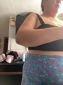 Snapshot of bruna438 chatting on 02.23.26 bruna438 online show from 02.23.26