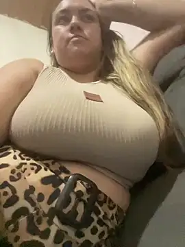 Snapshot of bruna438 chatting on 04.14.26 bruna438 online show from 04.14.26