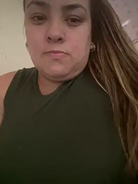 Snapshot of bruna438 chatting on 04.15.26 bruna438 online show from 04.15.26