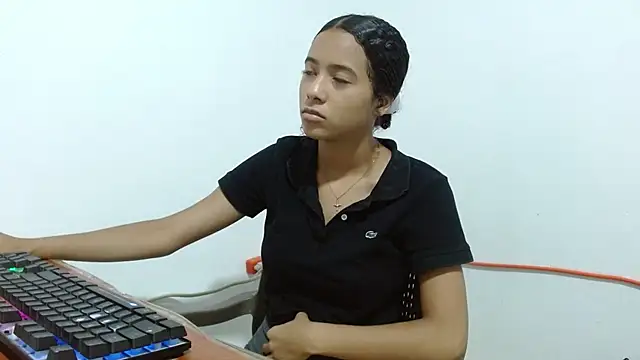 Snapshot of Aura_teen_hot chatting on 10.07.25 Aura teen hot online show from 10.07.25