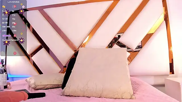 Niicolle Evanss online show from 03.30.26