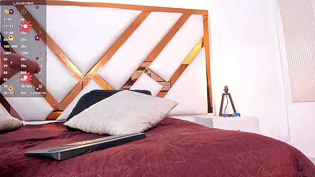 Niicolle Evanss online show from 04.06.26