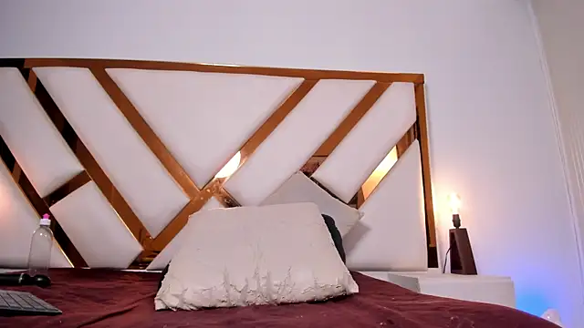 Niicolle Evanss online show from 04.19.26