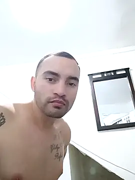 Snapshot of este_juan chatting on 10.18.25 este juan online show from 10.18.25