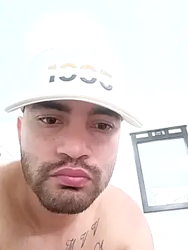 Snapshot of este_juan chatting on 10.26.25 este juan online show from 10.26.25