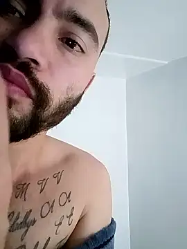 Snapshot of este_juan chatting on 01.10.26 este juan online show from 01.10.26