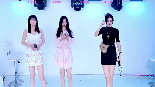 Snapshot of XingKong107 chatting on 11.24.25 XingKong107 online show from 11.24.25