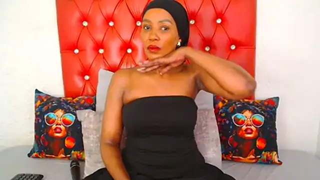 GaggingQueen32 online show from 11.13.25