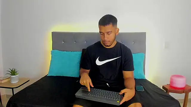  online show from 11.05.25