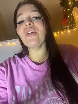 Snapshot of sarahreyess_11 chatting on 12.22.25 sarahreyess 11 online show from 12.22.25