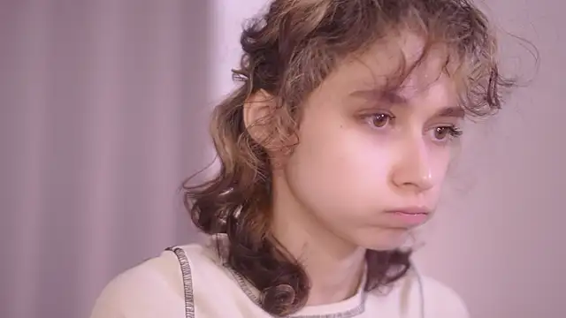 Snapshot of MimiLicks chatting on 10.06.25 MimiLicks online show from 10.06.25