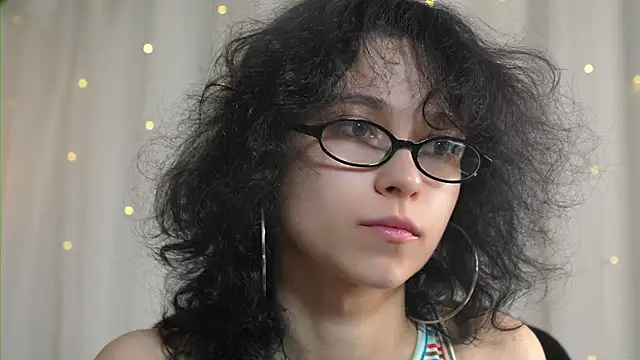 Snapshot of MimiLicks chatting on 10.24.25 MimiLicks online show from 10.24.25